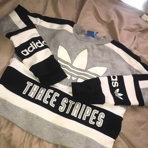 Cropped Adidas Crew Neck